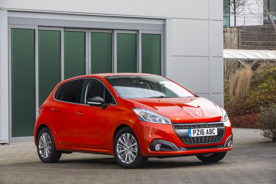  Peugeot 208 BlueHDi 2016 года  (фото 3 из 3)
